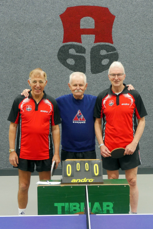 Ton (midden) als scheidsrechter in 2016 bij het clubkampioenschap veteranen